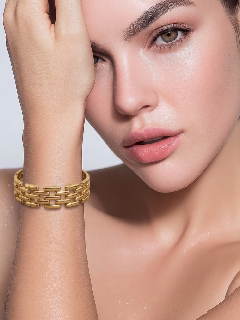 Brand New Elegant Gold Bracelet.